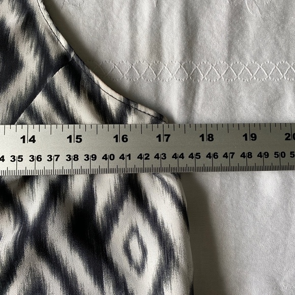 Charlie Jade Black + White Geometric Print Sleeveless Tank Top Blouse Small‎ - Picture 6 of 9
